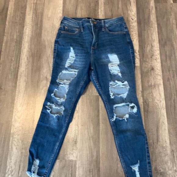 Hollister Jeans - Picture 1 of 2